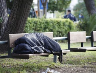 Ο Δήμος Αθηναίων βρίσκει στέγη και εργασία σε αστέγους